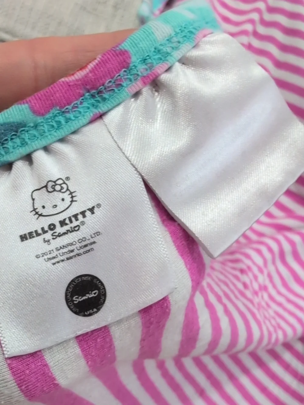 POSH PEANUT REVERSIBLE PATOO Hello Kitty Aqua Floral Blanket with Pink Stripe